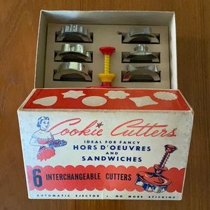VINTAGE Rare Wecolite 6 Cookie/Sandwich Cutters